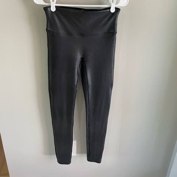 Spanx Faux Leather Black Snake Skin Leggings - Size Medium - Picture 7 of 16
